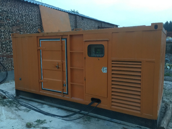 盘锦发电机组长期使用中，电缆线的敷设路径有哪些要求？